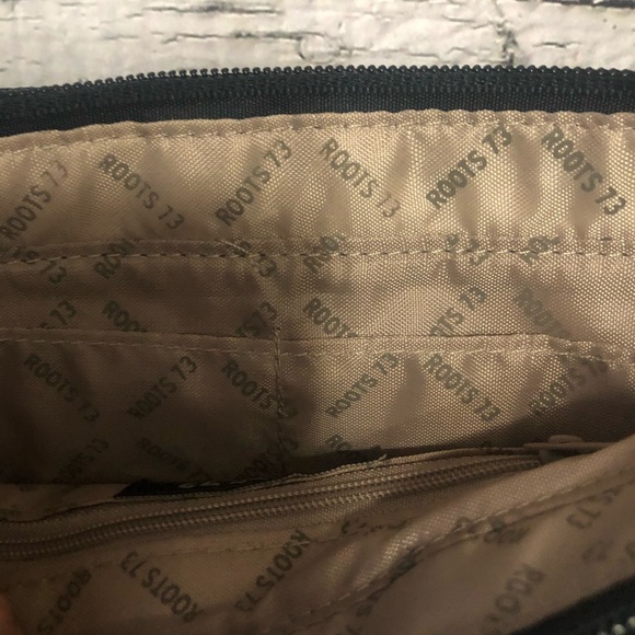 NWOT Roots navy blue and brown canvas purse - Picture 5 of 6